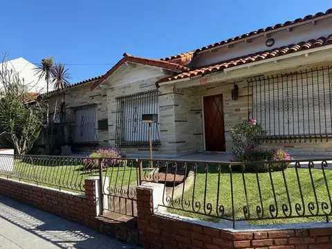 Casa Chalet  en Venta en Ciudad Jardin, Tres de Febrero, G.B.A. Zona Oeste