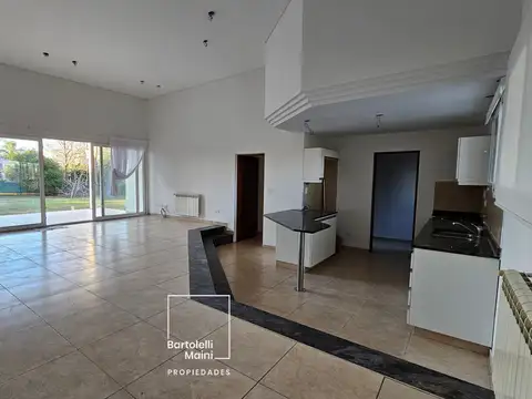 Casa 4 ambientes con 2 baños