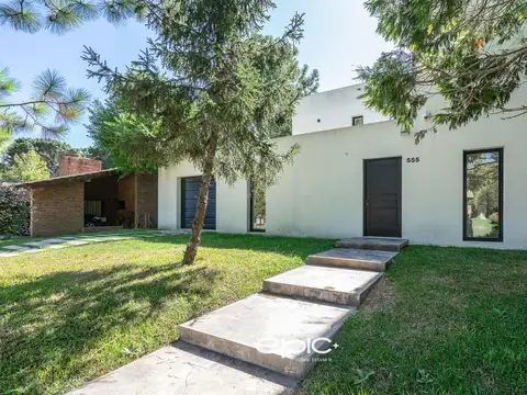 Casa 5 ambientes con 2 baños