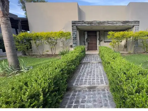 Casa en Alquiler de 3 dormitorios