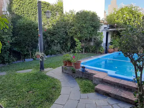 Casa en Florida Oeste con jardin y piscina