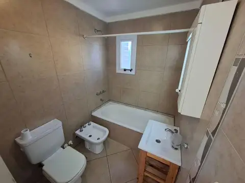 Impecable semipiso 2 ambientes con 2 balcones Lanus