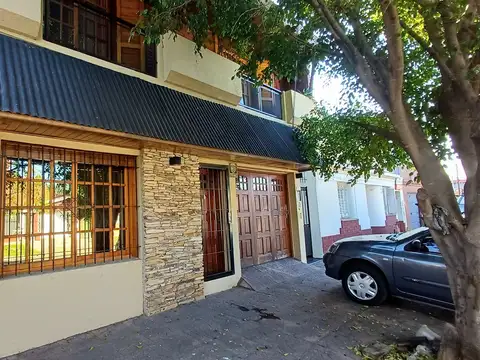 PH T/CASA AL FTE 3 DORM + COCHERA BANFIELD
