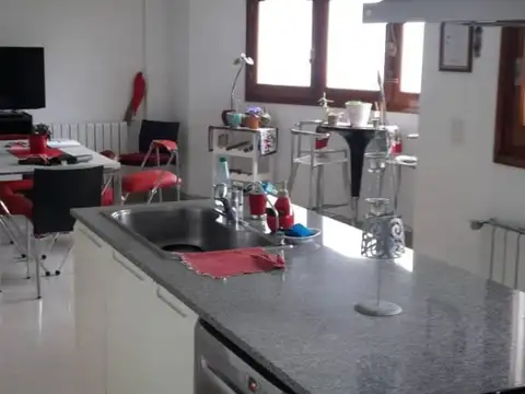 Casa 7 ambientes con 4 baños