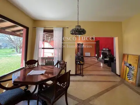 Casa en Alquiler con 2 cocheras