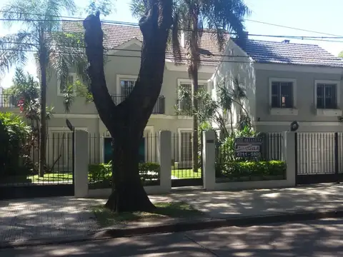 Importante Casa en venta en Barrio Parque Aguirre -Acassuso