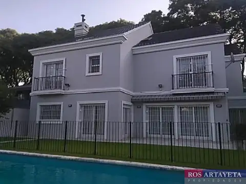 Casa en Venta con 2 cocheras
