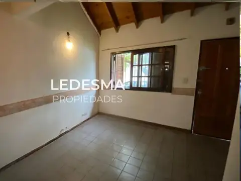 Casa en Alquiler en Castelar, $ 550.000