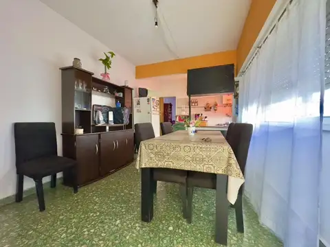 Departamento de 4 ambientes con patio