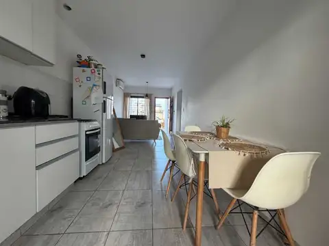 Casa 4 ambientes con 1 baño