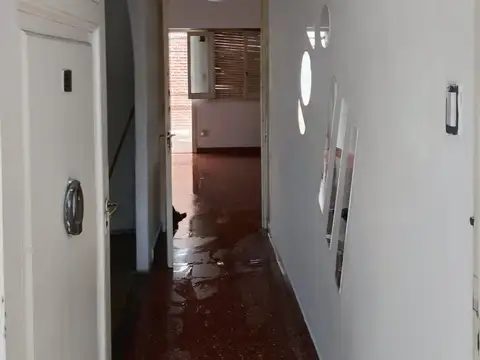 Casa en alquiler 3 ambientes con terraza y espacio multifunción en Merlo