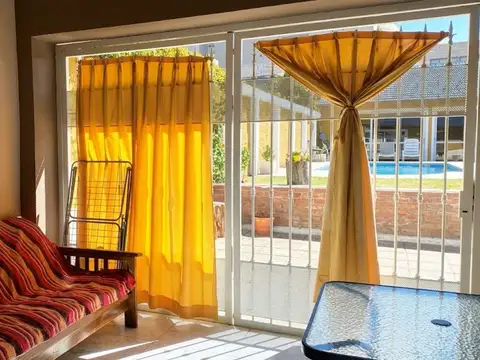 Casa 8 ambientes con 2 baños