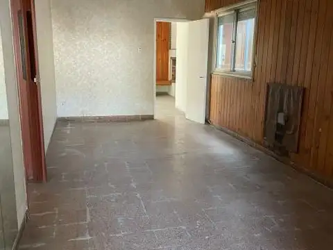 Casa 6 ambientes con 1 baño