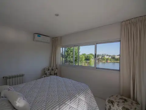 Casa en Alquiler Temporal con 3 cocheras