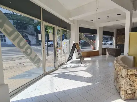 Local en Alquiler en Flores, $ 900.000