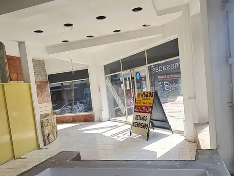 Local en Alquiler en Flores, $ 900.000