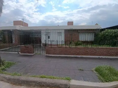 VENTA CASA 3 DORM BARRIO PARQUE HORIZONTE ZONA SUR