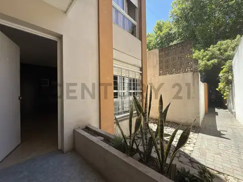 VENTA MONOAMBIENTE MORON CENTRO - Patio - Ideal inversión o primera vivienda