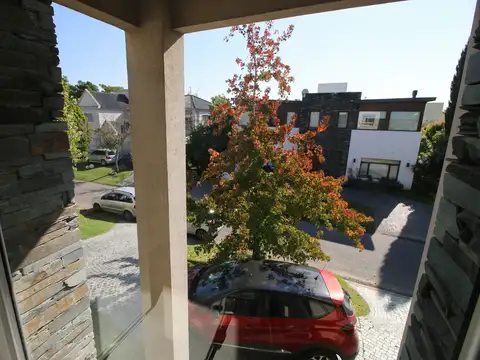 VENTA CASA ALTOS DEL SOL 6 AMBIENTES LUMINOSA CON PILETA QUINCHO 600M2