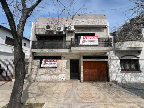 VENTA CASA 6 AMB C/ COCHERA. PUMACAHUA 1000, PARQUE CHACABUCO, CABA