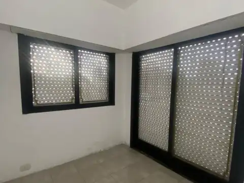 Oficina 5 ambientes con 2 baños