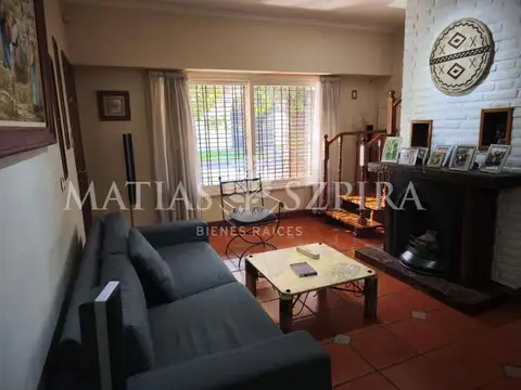 Casa en Venta con 2 cocheras