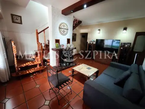 Casa 5 ambientes con 2 baños