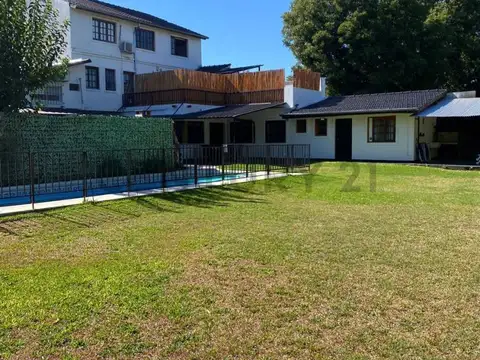 Casa en Venta con 2 cocheras