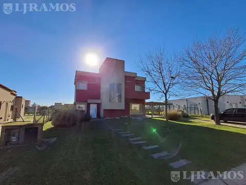 VENTA  Casa 3 dormitorios en  Área 1 SAN SEBASTIAN MB