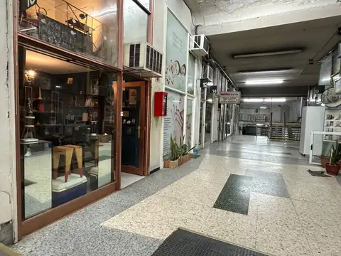 Venta Local en Galeria - Retiro