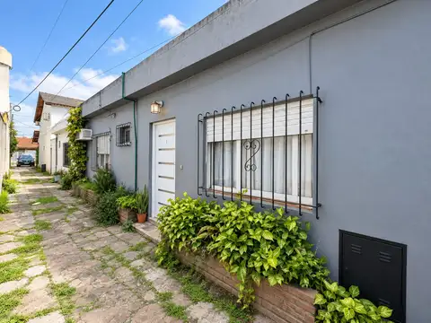 VENTA PH 3 AMBIENTES CON PATIO APTO CREDITO EN CASTELAR