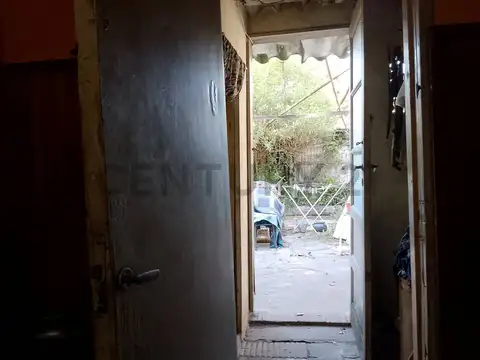 VENTA CASA 3 AMBIENTES MAS DEPARTAMENTO EN LANUS.