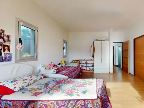 Casa en Venta con 6 cocheras