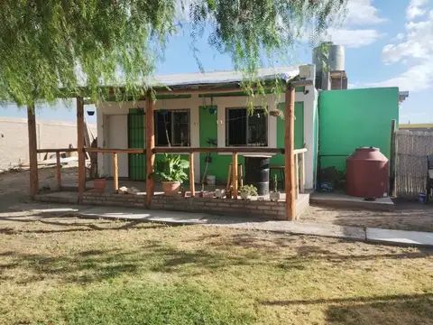 Casa de 2 dormitorio con pileta y quincho. Pocito