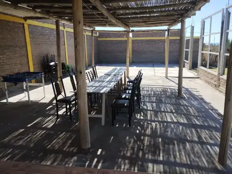 Casa de 2 dormitorio con pileta y quincho. Pocito