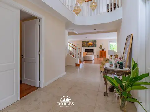 Importante Residencia en exclusiva ubicacion de Los Troncos