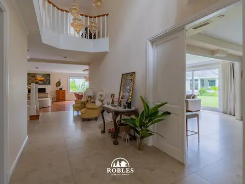 Casa 6 ambientes con 5 baños