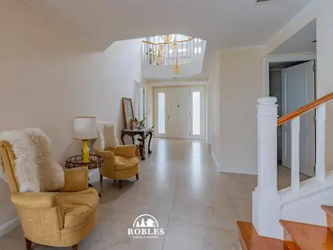 Importante Residencia en exclusiva ubicacion de Los Troncos