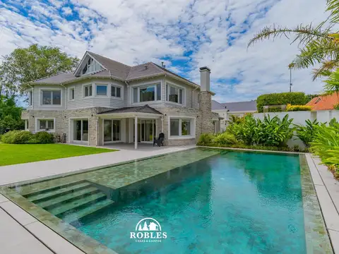 Importante Residencia en exclusiva ubicacion de Los Troncos