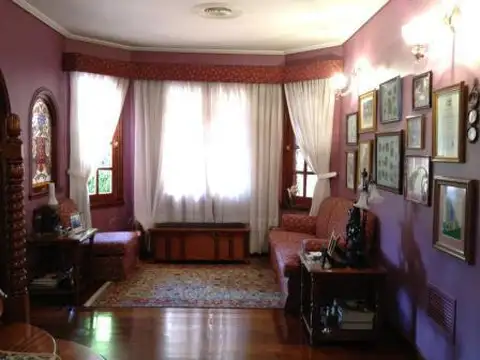 Casa en Venta con 4 cocheras