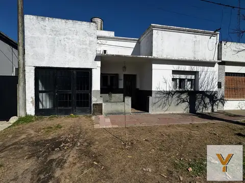 Casa en venta - 2 Dormitorios 1 Baño - 633,91Mts2 - Saladillo