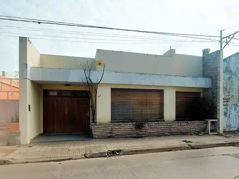 CASA EN VENTA EN ARRECIFES ZONA CÉNTRICA