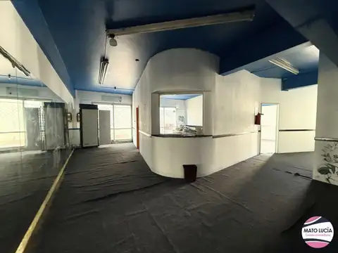 Oficina en Galeria - Sobre Av Rivadavia (Flores)