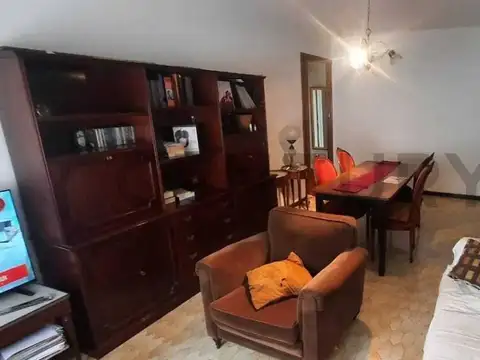 Vendo departamento de 4 ambientes zona centro.