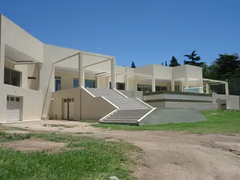 Casa en Venta en Villa Del Lago, USD 1.500.000