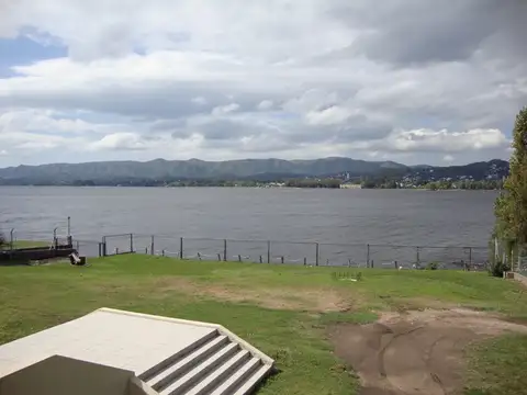 Casa 14 ambientes con 6 baños