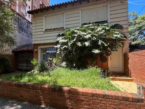 CASA EN VENTA FRENTE A PLAZA SAN MARTÍN, POSADAS