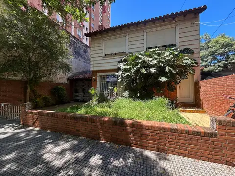 CASA EN VENTA FRENTE A PLAZA SAN MARTÍN, POSADAS