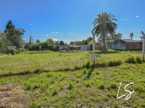 Amplio Terreno con Casa en Venta: Santo Domingo 268