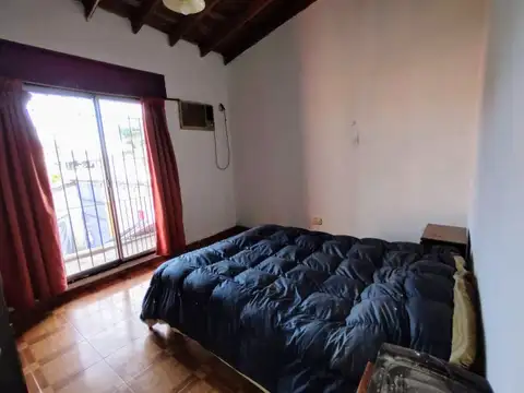 Venta Casa 4 Ambientes parque y cochera  en Villa Luzuriaga